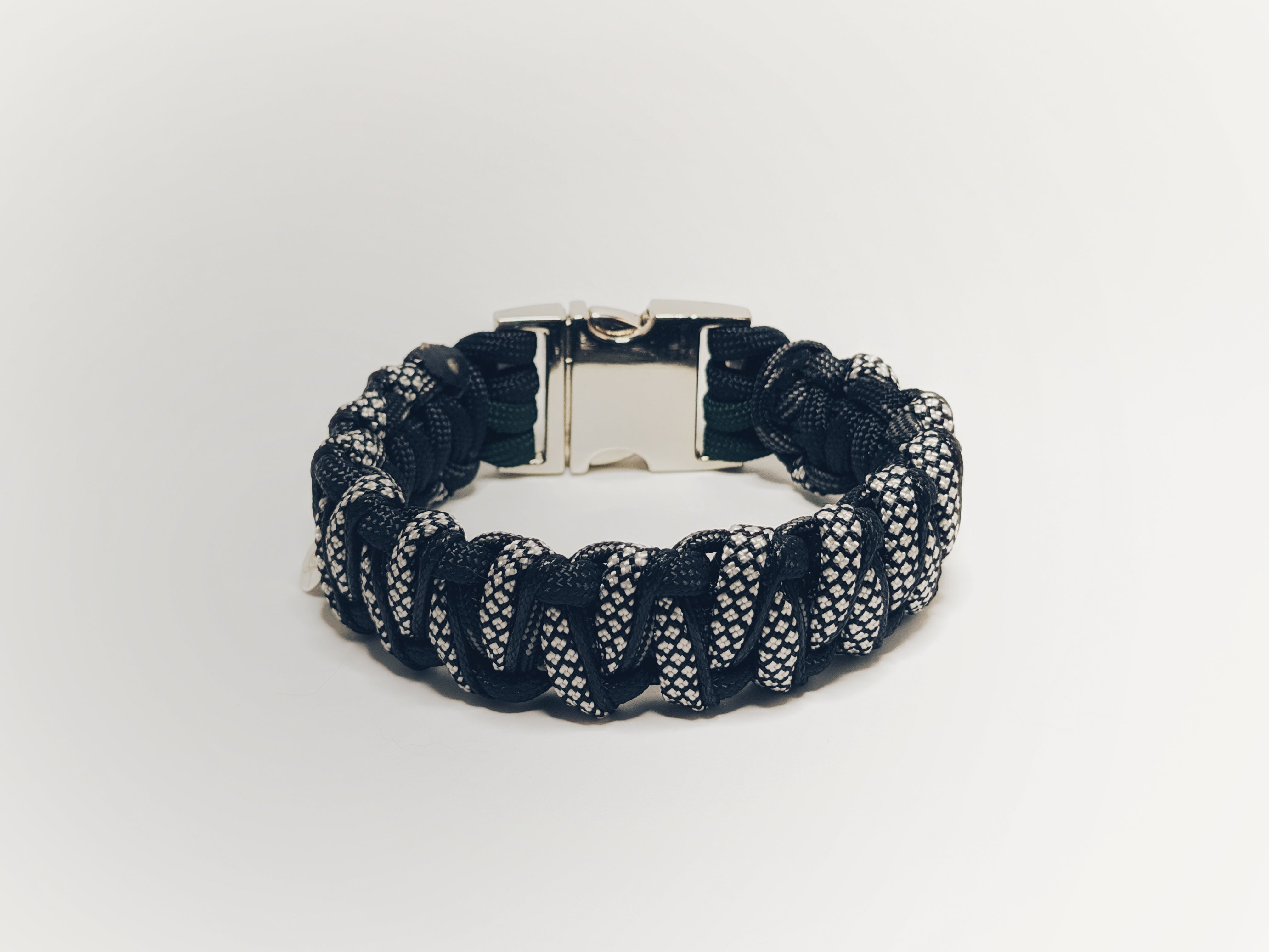 Adjustable 550 Paracord Cord Bracelet For Camping And Hiking Essential  Outdoor Survival Tool From Sarahzhang2018, $2.41 | DHgate.Com